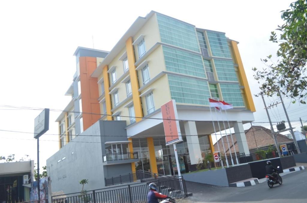 Edu Hostel Джокьякарта Экстерьер фото