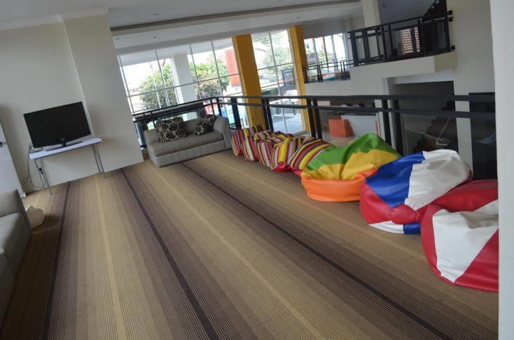 Edu Hostel Джокьякарта Экстерьер фото